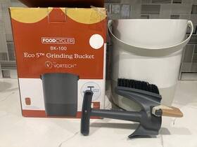 Bk-100 Food Cycler Eco 5 Foodcycler Bucket And Brush Pure White. Grinding Only