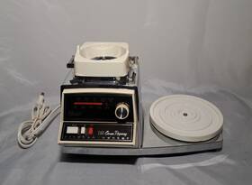 970-01a Oster Crown Regency Kitchen Center 12 Speed Base And Turntable Tested Working