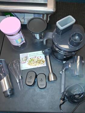 25812588 Pampered Chef Cordless Food Processor Plus