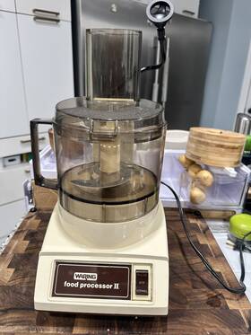 11ip28 Waring Vintage Food Processor - Works Great Model Tested