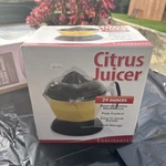 Brentwood Electric Automatic Citrus Juicer Extractor Pulp 2-WAY Direction 40 Oz. Fixed Price $25.00.