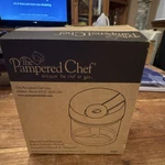 Pampered Chef 2581 Manual Food Processor White Chop Lid Container Blades. Fixed Price $24.99.