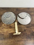 Cuisinart Stem Shredding Disc Bundle 2 Blades DLC-837 , 846. Fixed Price $19.99.