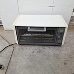 Black & Decker Spacemaker Continuous Cleaning Toaster Oven/broiler Tro 510 TY1. Fixed Price $69.88.