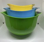 Cuisinart Plastic Three-piece Mixing Bowl With Spout Bpa Free. Fixed Price $15.00.