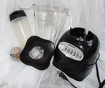 Oster Classic Kitchen Blender, 5-CUP Glass Pitcher, Extra Blade & Blend-n-go. Fixed Price $24.00.